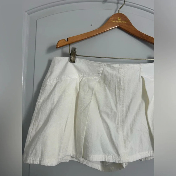 Free People Heartbreaker Skort in Ivory Size 10 Pleated Side Zip Closure NWOT - Picture 9 of 15